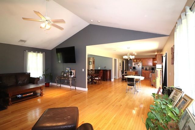 2 Collins Ln, Dartmouth, MA 02747