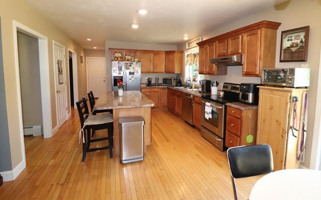 2 Collins Ln, Dartmouth, MA 02747