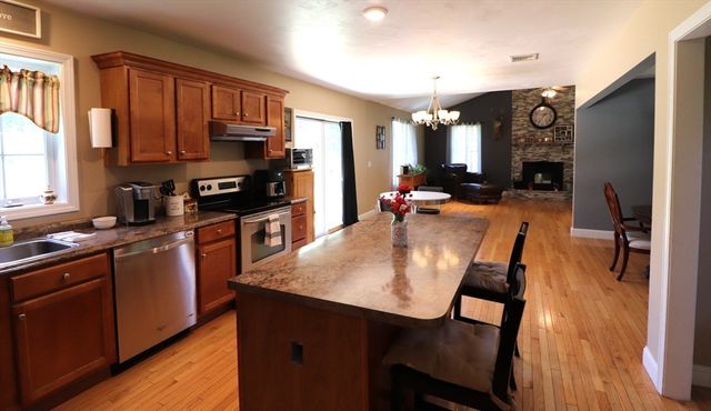 2 Collins Ln, Dartmouth, MA 02747