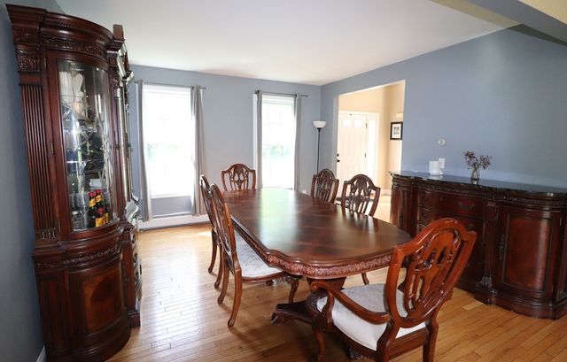 2 Collins Ln, Dartmouth, MA 02747