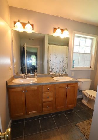 2 Collins Ln, Dartmouth, MA 02747