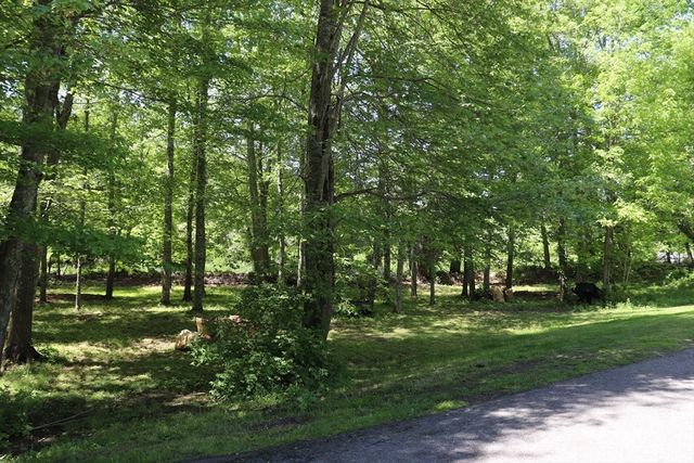 2 Collins Ln, Dartmouth, MA 02747
