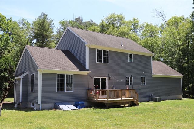 2 Collins Ln, Dartmouth, MA 02747