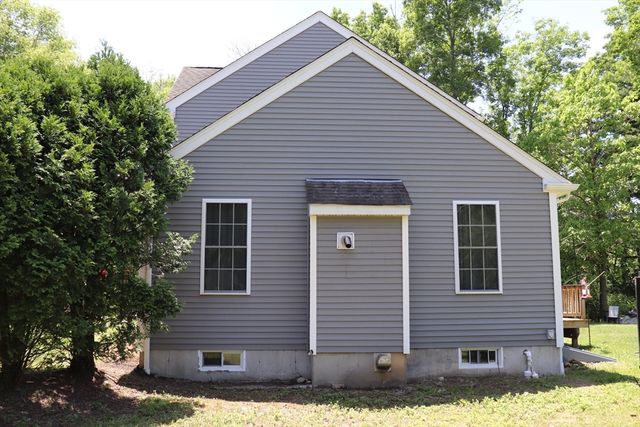 2 Collins Ln, Dartmouth, MA 02747
