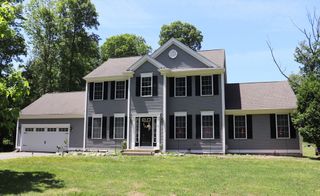 2 Collins Ln, Dartmouth, MA 02747