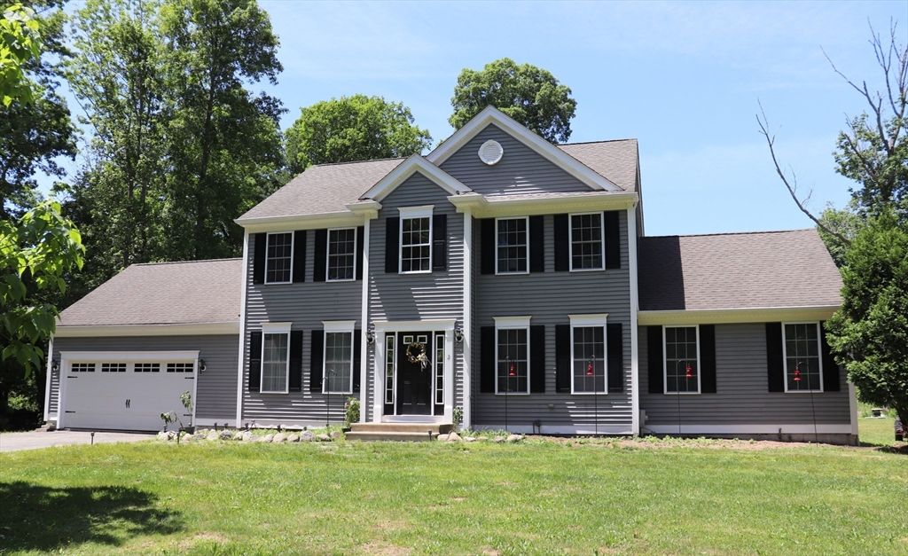 2 Collins Ln, Dartmouth, MA 02747