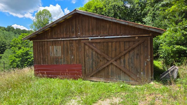 1060 Veneable School Road, Booneville, KY 41314