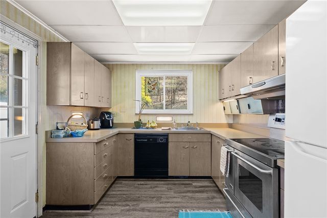 129 Ohio Ave, Glassport, PA 15045