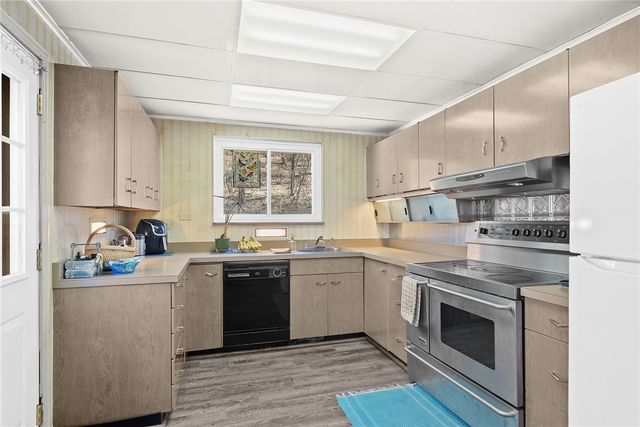 129 Ohio Ave, Glassport, PA 15045