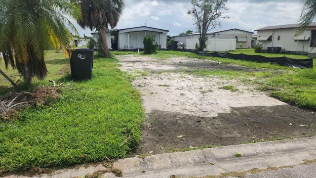 306 50TH AVENUE PLAZA E, Bradenton, FL 34203