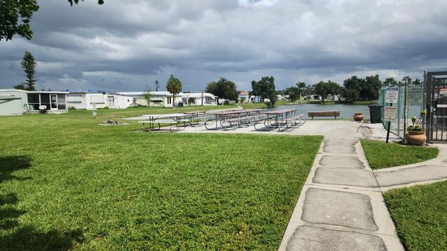 306 50TH AVENUE PLAZA E, Bradenton, FL 34203