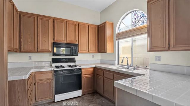 658 Torrey Pines, Banning, CA 92220