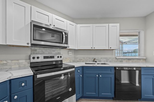 6 Greenway N 212, Royal Palm Beach, FL 33411