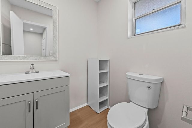 6 Greenway N 212, Royal Palm Beach, FL 33411