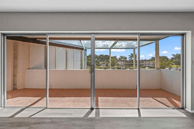 6 Greenway N 212, Royal Palm Beach, FL 33411