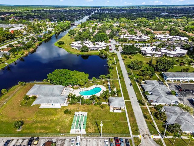 6 Greenway N 212, Royal Palm Beach, FL 33411