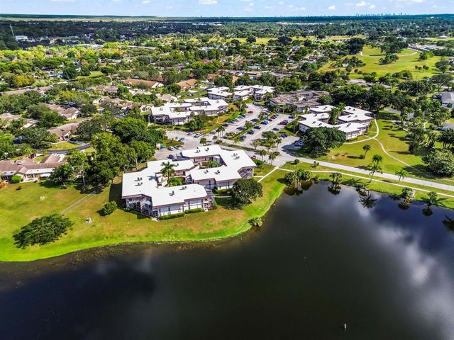 6 Greenway N 212, Royal Palm Beach, FL 33411