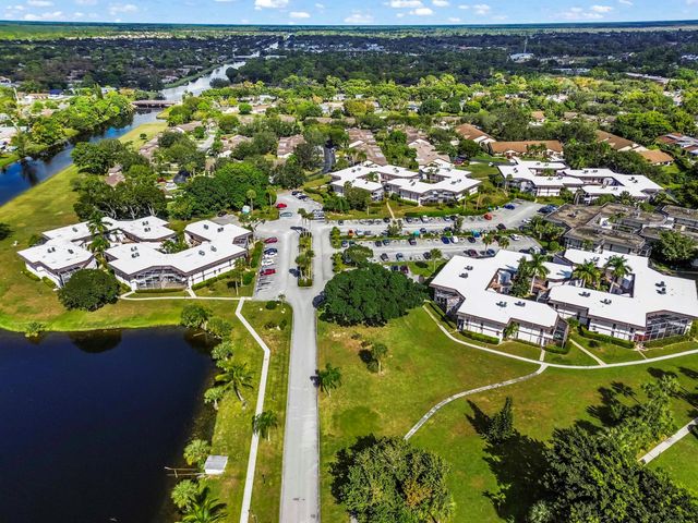 6 Greenway N 212, Royal Palm Beach, FL 33411