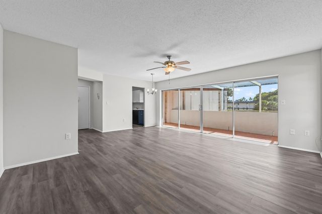 6 Greenway N 212, Royal Palm Beach, FL 33411