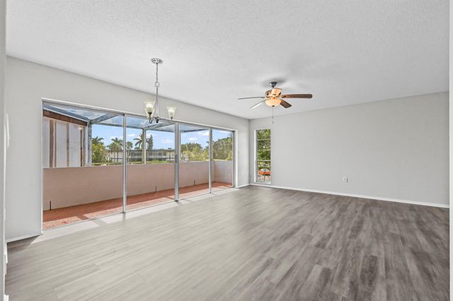 6 Greenway N 212, Royal Palm Beach, FL 33411
