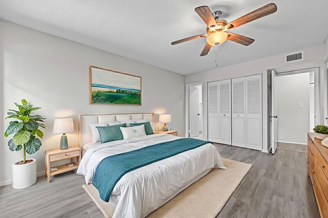 6 Greenway N 212, Royal Palm Beach, FL 33411