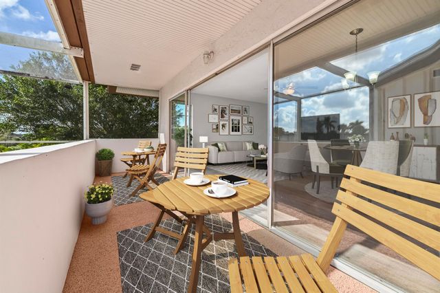 6 Greenway N 212, Royal Palm Beach, FL 33411