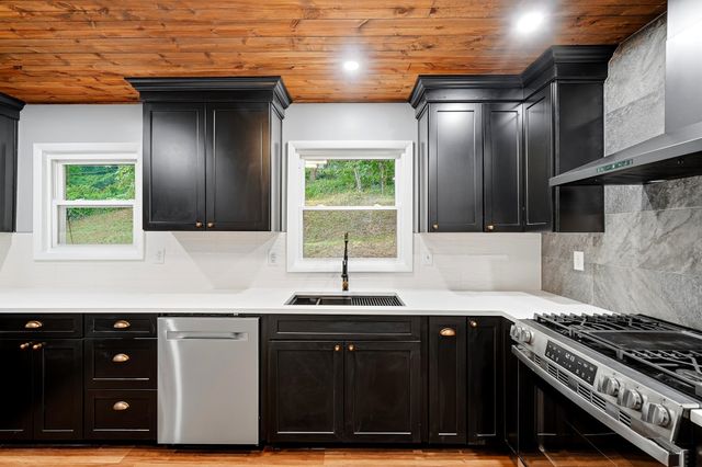 7 Marquis Drive, Huntington, WV 25705