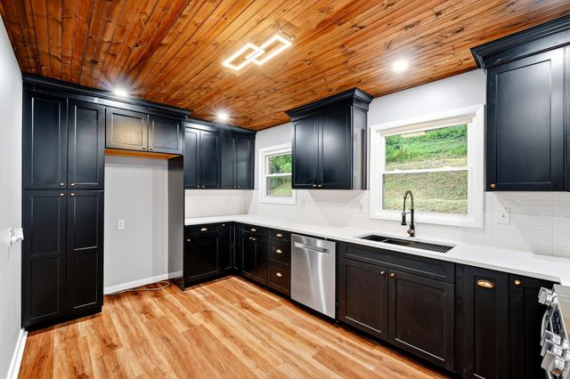 7 Marquis Drive, Huntington, WV 25705