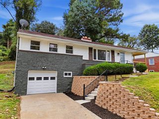 7 Marquis Drive, Huntington, WV 25705