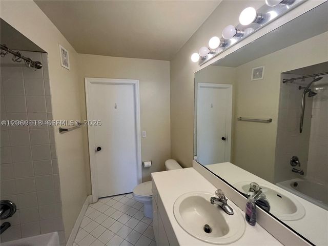 3905 San Simeon Ln, Weston, FL 33331