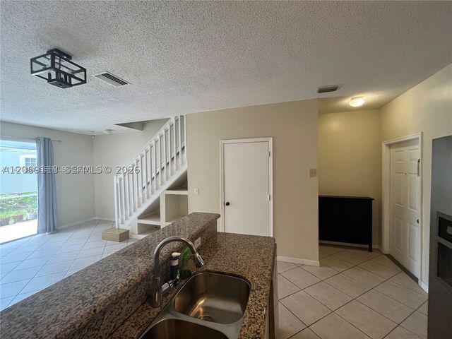 3905 San Simeon Ln, Weston, FL 33331