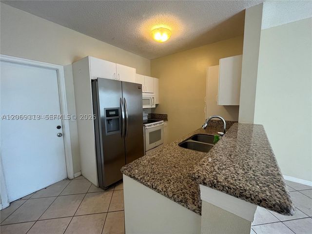 3905 San Simeon Ln, Weston, FL 33331