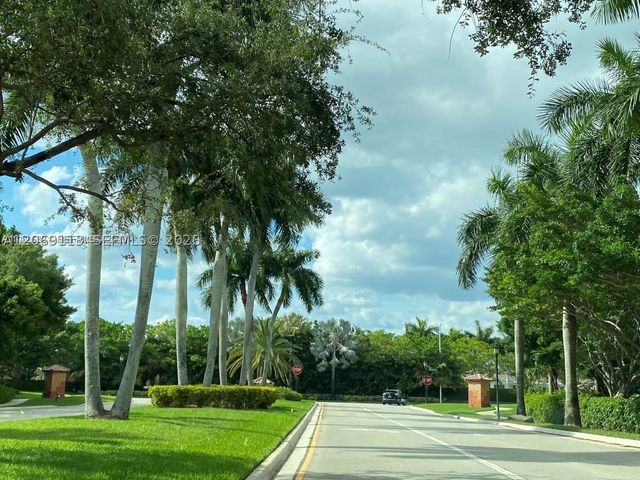 3905 San Simeon Ln, Weston, FL 33331