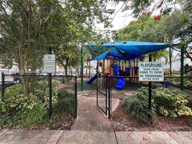 3905 San Simeon Ln, Weston, FL 33331