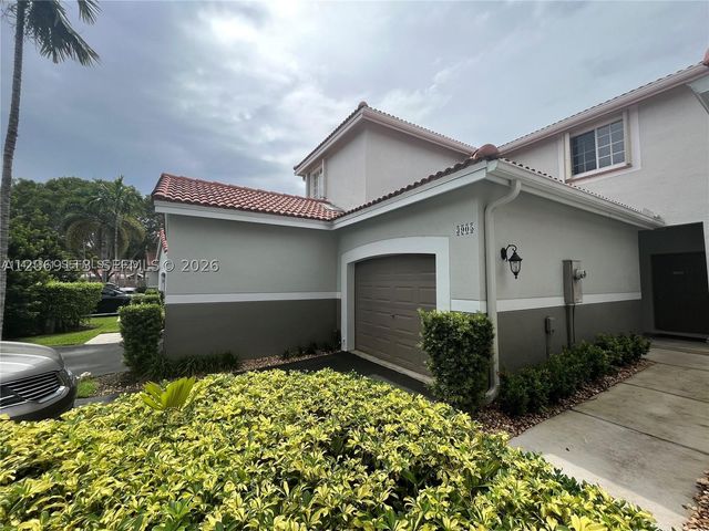 3905 San Simeon Ln, Weston, FL 33331