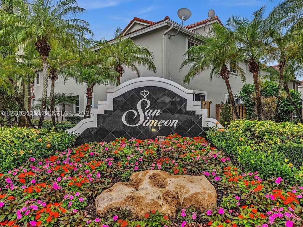3905 San Simeon Ln, Weston, FL 33331
