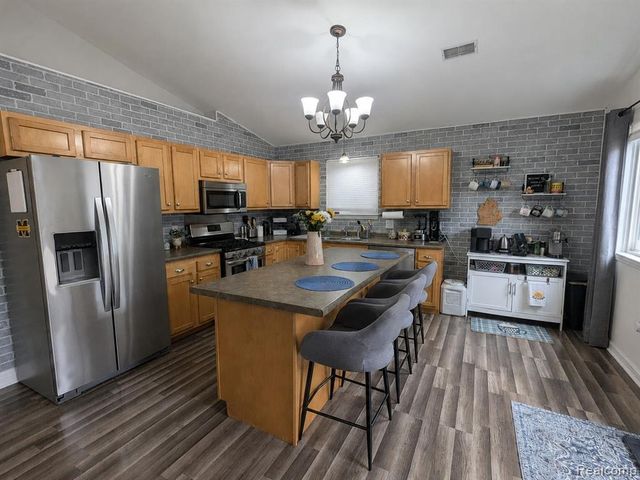 4097 Chenlot Lane, Waterford, MI 48328