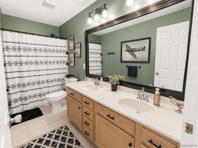 4097 Chenlot Lane, Waterford, MI 48328