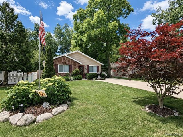 4097 Chenlot Lane, Waterford, MI 48328