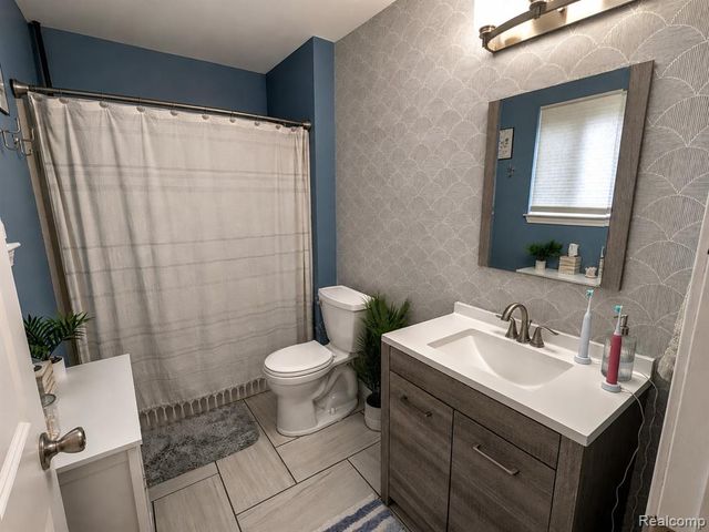 4097 Chenlot Lane, Waterford, MI 48328