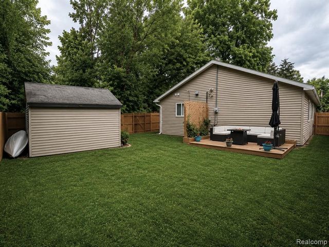 4097 Chenlot Lane, Waterford, MI 48328