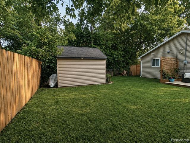 4097 Chenlot Lane, Waterford, MI 48328