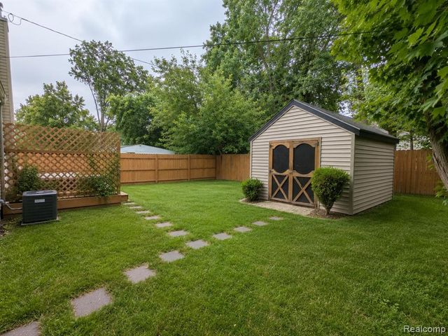 4097 Chenlot Lane, Waterford, MI 48328