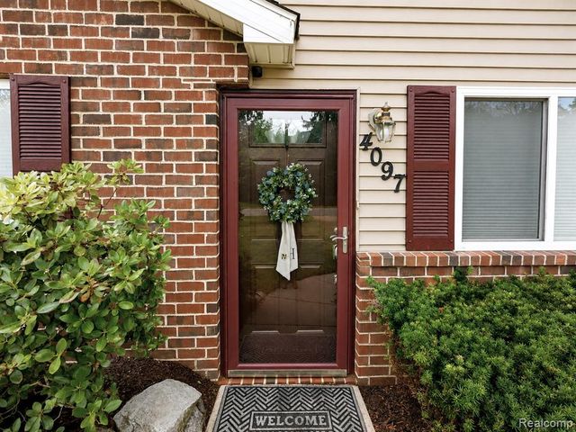 4097 Chenlot Lane, Waterford, MI 48328
