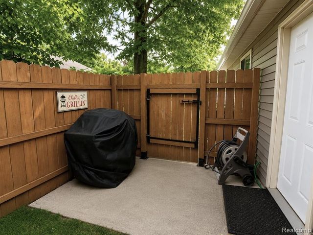 4097 Chenlot Lane, Waterford, MI 48328