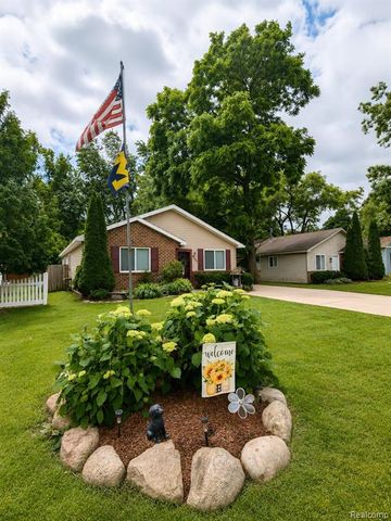 4097 Chenlot Lane, Waterford, MI 48328