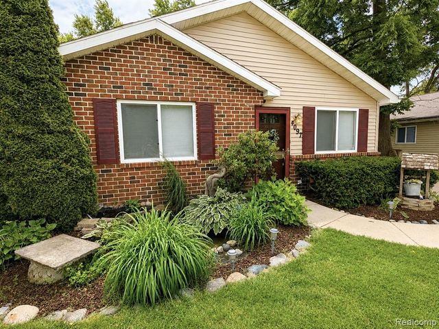 4097 Chenlot Lane, Waterford, MI 48328