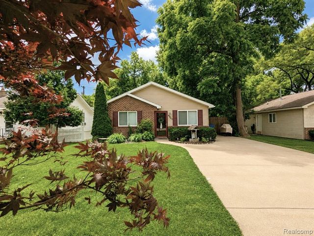 4097 Chenlot Lane, Waterford, MI 48328