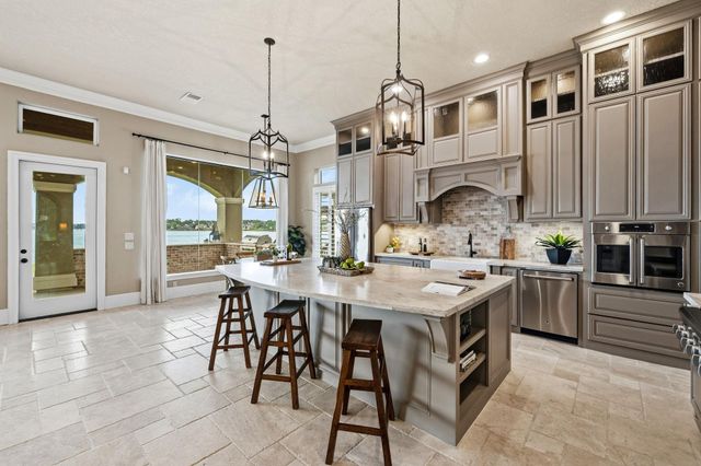 8834 Cross Country Drive, Houston, TX 77346