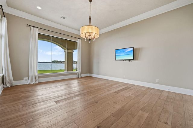 8834 Cross Country Drive, Houston, TX 77346